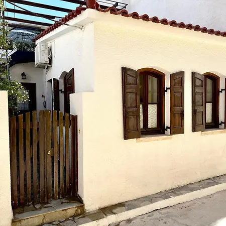 Dom wakacyjny Heart And Soul Of Aegina Apartment *